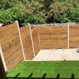 Horizontal fencing installed
